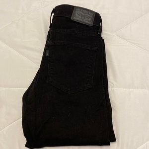 Levi’s classic mid rise skinny 26 black